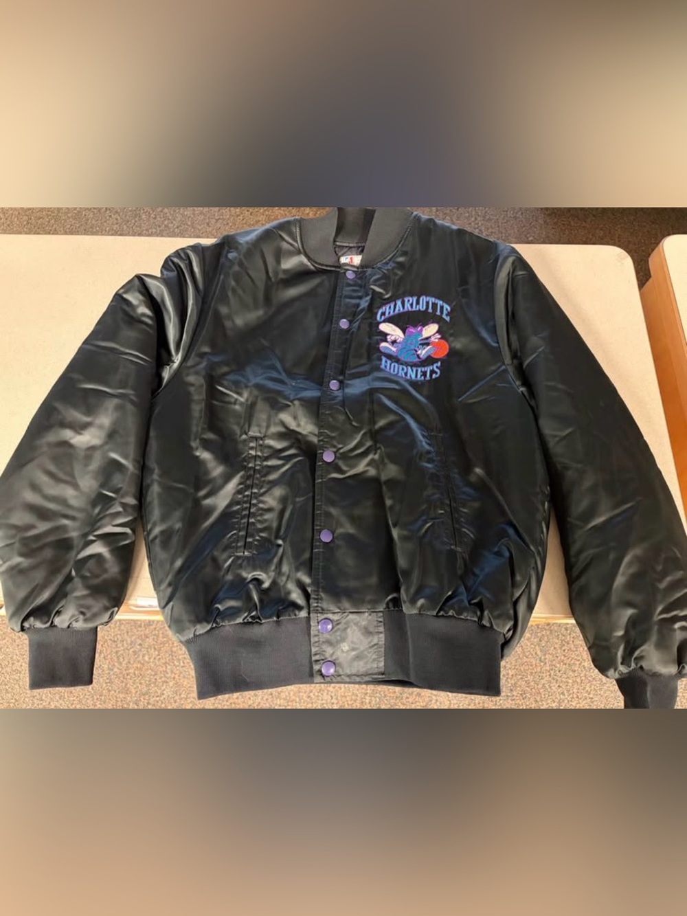 Shain Vintage Charlotte Hornets satin jacket - M